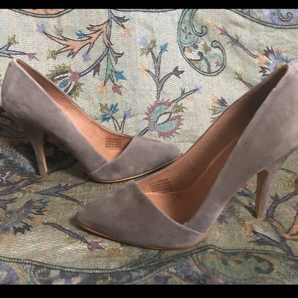 Madewell Shoes - Madewell Mira Heel pumps in Gray Suede SZ 7